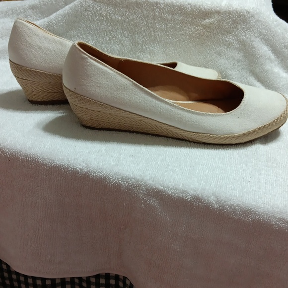 American Eagle Slip-on Cream Canvas Wedge sz. 10 W - Picture 7 of 9
